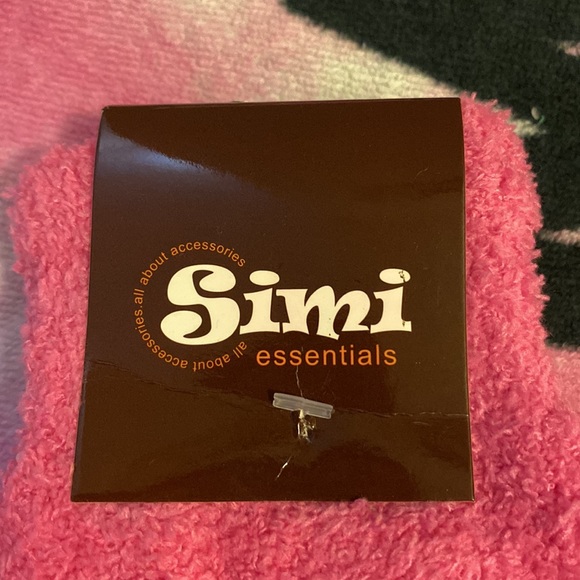 I am selling gloves. - Picture 3 of 3